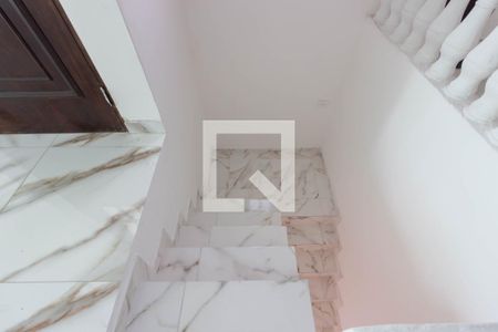 Casa à venda com 190m², 5 quartos e 4 vagasEscada