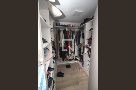 Apartamento à venda com 167m², 4 quartos e 3 vagasCloset da suíte 1