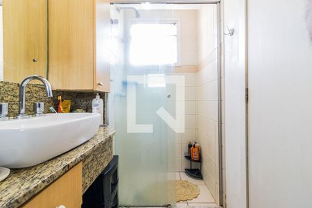 Banheiro de apartamento à venda com 3 quartos, 96m² em Vila Ipiranga, Porto Alegre