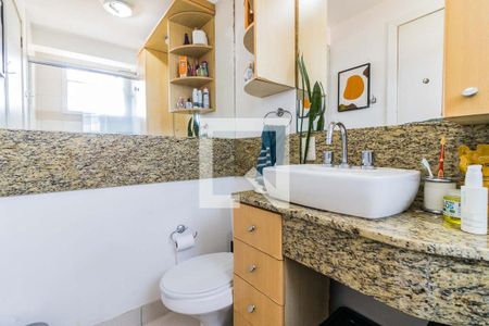 Banheiro de apartamento à venda com 3 quartos, 96m² em Vila Ipiranga, Porto Alegre