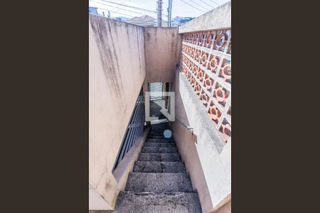 Casa para alugar com 150m², 2 quartos e 1 vagaEscada
