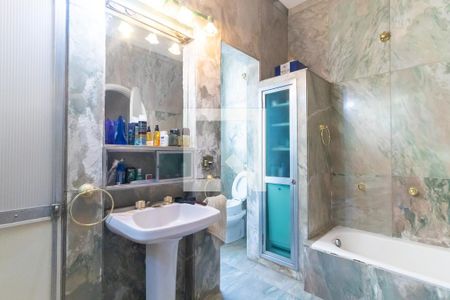 Casa à venda com 800m², 3 quartos e 10 vagasBanheiro da Suíte