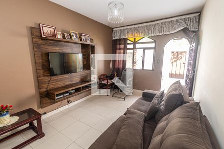 Sala de casa à venda com 3 quartos, 200m² em Serrano, Contagem