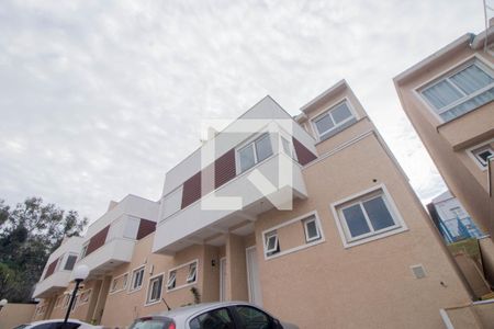 Casa de condomínio à venda com 256m², 3 quartos e 2 vagas Casa de condomínio à venda com 256m², 3 quartos e 2 vagasFachada da Casa