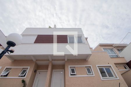 Casa de condomínio à venda com 256m², 3 quartos e 2 vagas Casa de condomínio à venda com 256m², 3 quartos e 2 vagasFachada da Casa