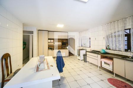 Casa para alugar com 500m², 4 quartos e 7 vagasCozinha