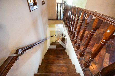 Casa para alugar com 500m², 4 quartos e 7 vagasEscada