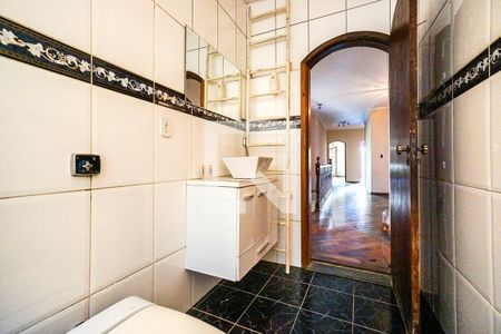 Casa para alugar com 500m², 4 quartos e 7 vagasBanheiro social