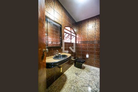 Lavabo de casa para alugar com 4 quartos, 500m² em Jardim Textil, São Paulo