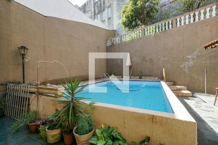 Casa para alugar com 500m², 4 quartos e 7 vagasQuintal