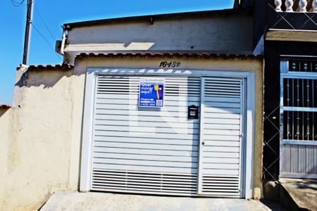 Casa para alugar com 80m², 2 quartos e 2 vagasFachada