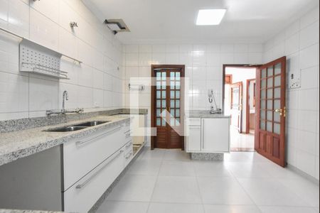 Casa para alugar com 400m², 4 quartos e 6 vagasCozinha 