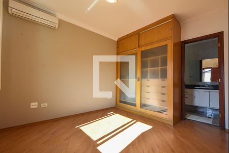 Casa para alugar com 400m², 4 quartos e 6 vagasSuíte 04