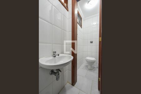 Casa para alugar com 400m², 4 quartos e 6 vagasBanheiro de Serviços 
