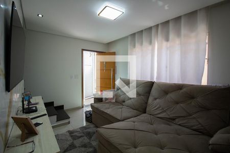 Sala de casa à venda com 3 quartos, 75m² em Vila Carmosina, São Paulo