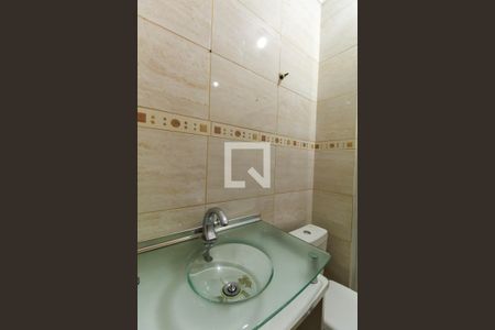 Casa à venda com 210m², 3 quartos e 2 vagas Casa à venda com 210m², 3 quartos e 2 vagasBanheiro