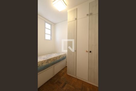 Apartamento à venda com 225m², 3 quartos e 2 vagas Apartamento à venda com 225m², 3 quartos e 2 vagasQuarto de Serviço
