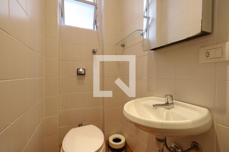 Apartamento à venda com 225m², 3 quartos e 2 vagas Apartamento à venda com 225m², 3 quartos e 2 vagasBanheiro de Serviço