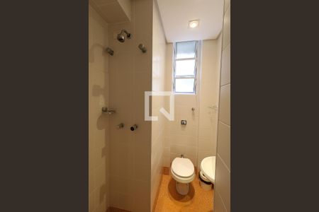 Apartamento à venda com 225m², 3 quartos e 2 vagas Apartamento à venda com 225m², 3 quartos e 2 vagasBanheiro de Serviço