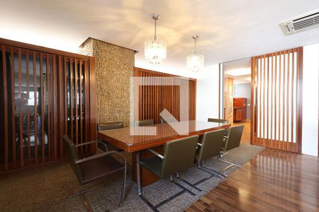 Apartamento à venda com 225m², 3 quartos e 2 vagas Apartamento à venda com 225m², 3 quartos e 2 vagasSala de Jantar