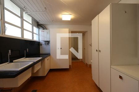 Apartamento à venda com 225m², 3 quartos e 2 vagas Apartamento à venda com 225m², 3 quartos e 2 vagasÁrea de Serviço