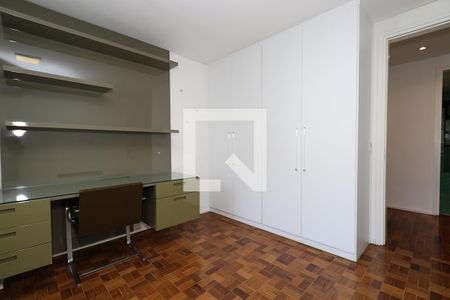 Apartamento à venda com 225m², 3 quartos e 2 vagas Apartamento à venda com 225m², 3 quartos e 2 vagasQuarto 1 - Escritório