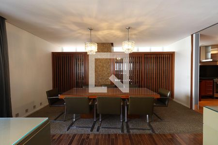 Apartamento à venda com 225m², 3 quartos e 2 vagas Apartamento à venda com 225m², 3 quartos e 2 vagasSala de Jantar