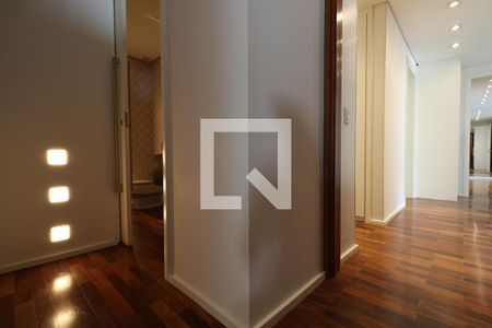 Apartamento à venda com 225m², 3 quartos e 2 vagas Apartamento à venda com 225m², 3 quartos e 2 vagasLavabo