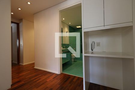 Apartamento à venda com 225m², 3 quartos e 2 vagas Apartamento à venda com 225m², 3 quartos e 2 vagasCorredor Quartos - Closet