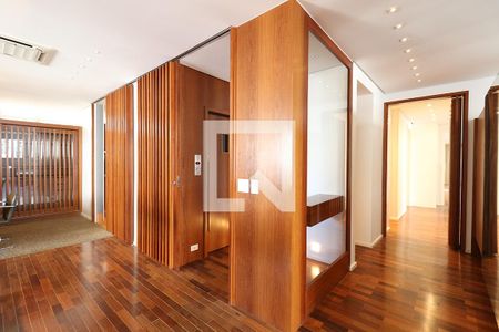 Apartamento à venda com 225m², 3 quartos e 2 vagas Apartamento à venda com 225m², 3 quartos e 2 vagasHall de Entrada - Elevador Privativo