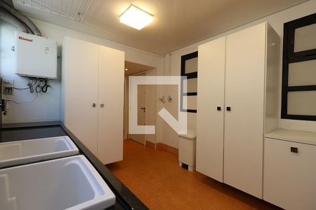 Apartamento à venda com 225m², 3 quartos e 2 vagas Apartamento à venda com 225m², 3 quartos e 2 vagasÁrea de Serviço