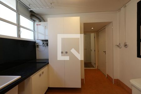 Apartamento à venda com 225m², 3 quartos e 2 vagas Apartamento à venda com 225m², 3 quartos e 2 vagasÁrea de Serviço