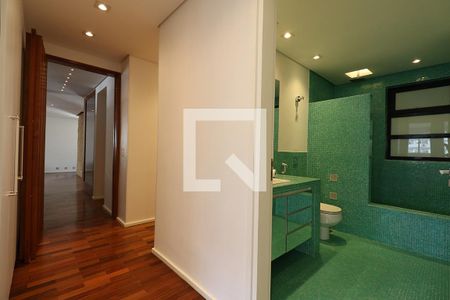 Apartamento à venda com 225m², 3 quartos e 2 vagas Apartamento à venda com 225m², 3 quartos e 2 vagasCorredor Quartos - Closet