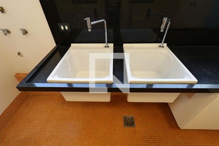 Apartamento à venda com 225m², 3 quartos e 2 vagas Apartamento à venda com 225m², 3 quartos e 2 vagasÁrea de Serviço