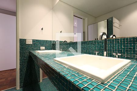 Apartamento à venda com 225m², 3 quartos e 2 vagas Apartamento à venda com 225m², 3 quartos e 2 vagasQuarto 3 Suíte - Banheiro