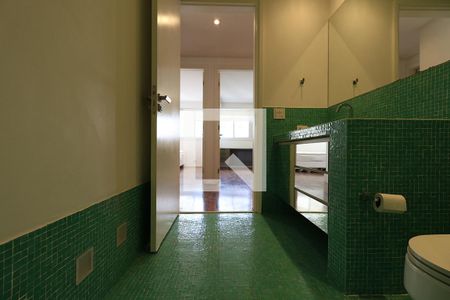 Apartamento à venda com 225m², 3 quartos e 2 vagas Apartamento à venda com 225m², 3 quartos e 2 vagasBanheiro Corredor