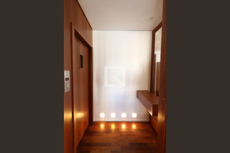 Apartamento à venda com 225m², 3 quartos e 2 vagas Apartamento à venda com 225m², 3 quartos e 2 vagasHall de Entrada - Elevador Privativo