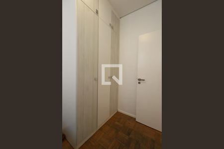 Apartamento à venda com 225m², 3 quartos e 2 vagas Apartamento à venda com 225m², 3 quartos e 2 vagasQuarto de Serviço