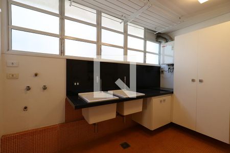 Apartamento à venda com 225m², 3 quartos e 2 vagas Apartamento à venda com 225m², 3 quartos e 2 vagasÁrea de Serviço
