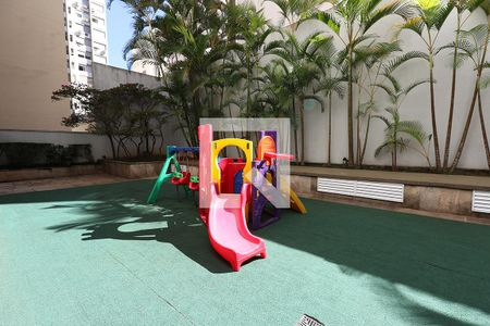 Apartamento à venda com 225m², 3 quartos e 2 vagas Apartamento à venda com 225m², 3 quartos e 2 vagasÁrea comum - Playground