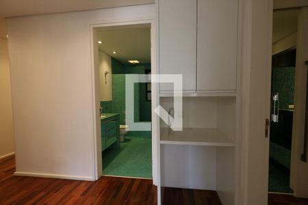 Apartamento à venda com 225m², 3 quartos e 2 vagas Apartamento à venda com 225m², 3 quartos e 2 vagasCorredor dos Quartos