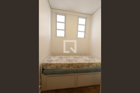 Apartamento à venda com 225m², 3 quartos e 2 vagas Apartamento à venda com 225m², 3 quartos e 2 vagasQuarto de Serviço