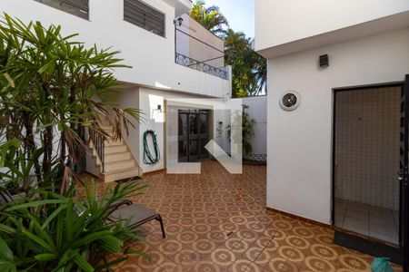 Casa à venda com 220m², 4 quartos e 4 vagasQuintal