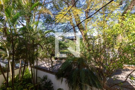 Casa à venda com 220m², 4 quartos e 4 vagasVista