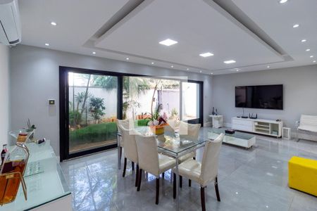 Sala de casa à venda com 4 quartos, 220m² em Brooklin Paulista, São Paulo