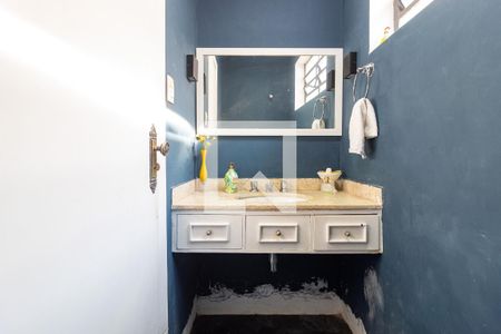 Casa à venda com 220m², 4 quartos e 4 vagasBanheiro