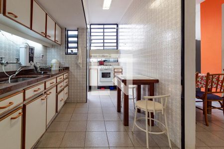 Casa à venda com 220m², 4 quartos e 4 vagasCozinha