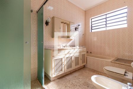 Casa à venda com 220m², 4 quartos e 4 vagasBanheiro