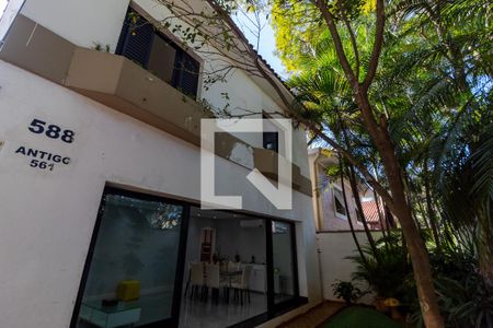 Casa à venda com 220m², 4 quartos e 4 vagasQuintal