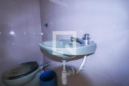 Casa à venda com 415m², 4 quartos e 4 vagas Casa à venda com 415m², 4 quartos e 4 vagasBanheiro de Serviço